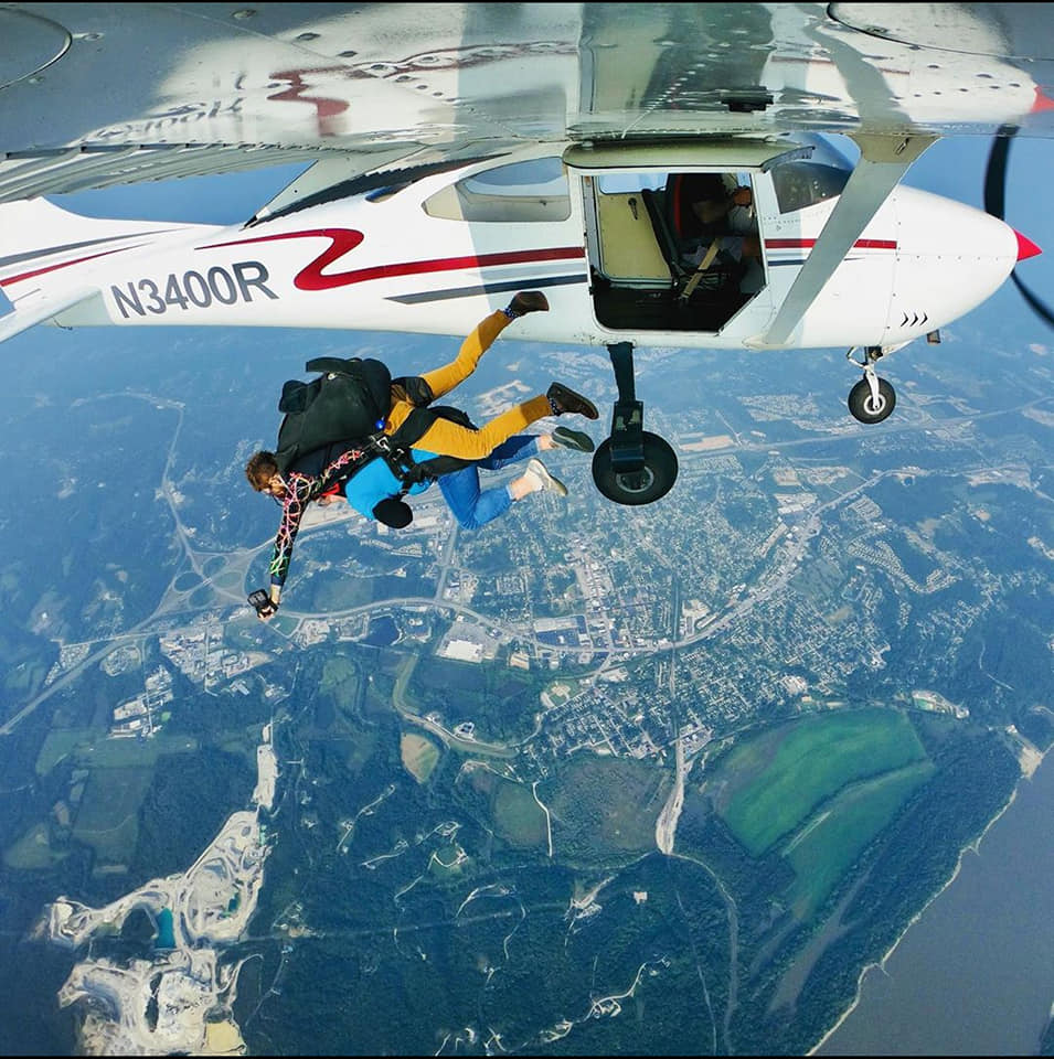 Skydiving Tandem free fall from 10000 feet at Skydive St Louis near Chicago